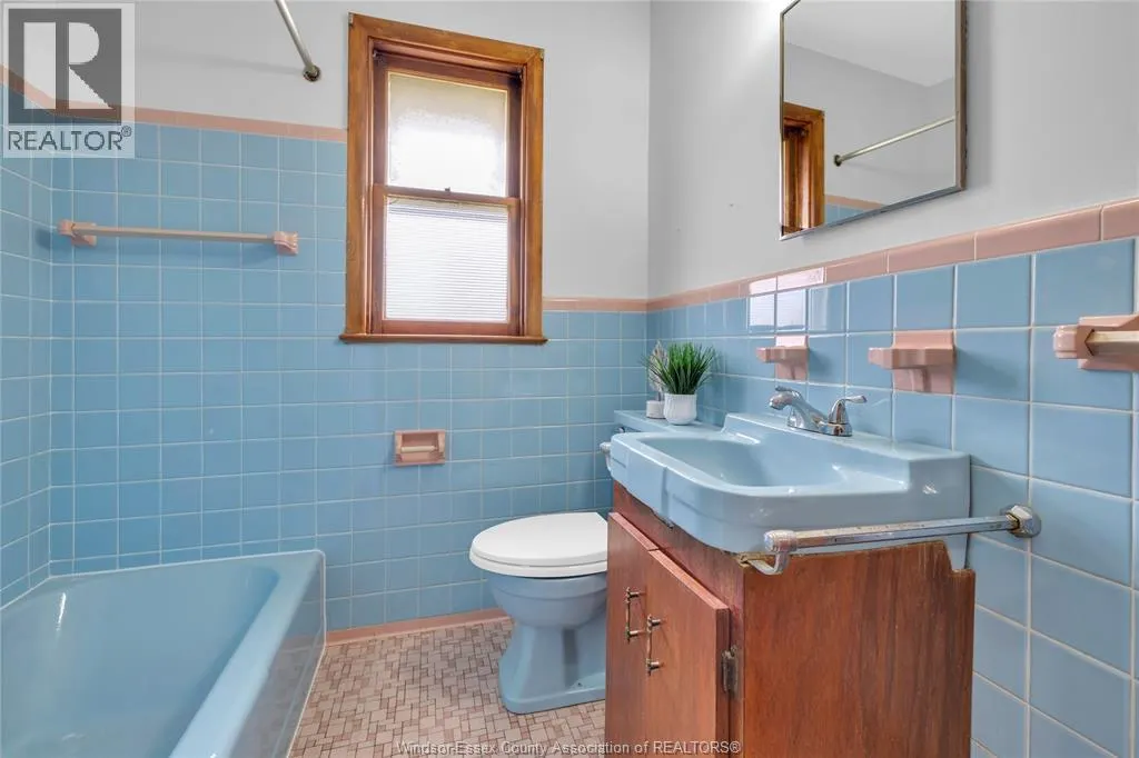 876 Oak Ave.