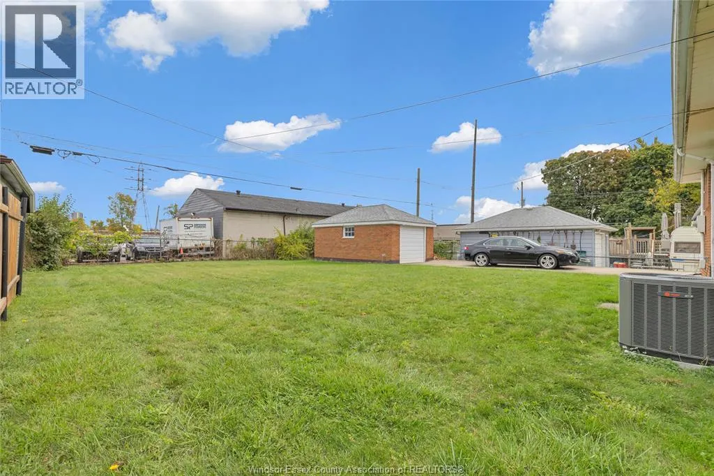 876 Oak Ave.