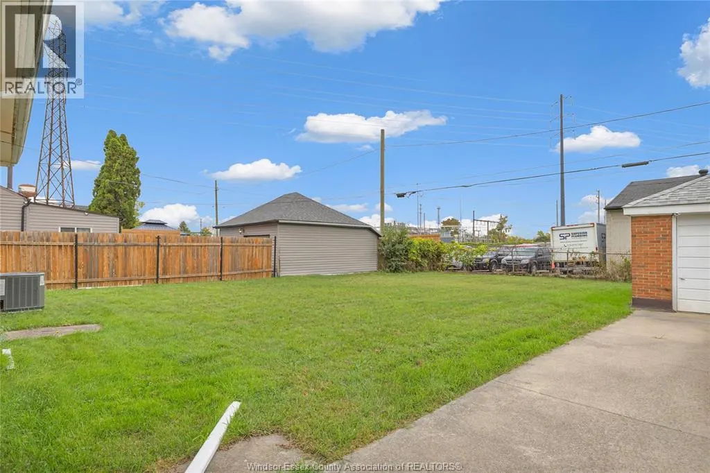 876 Oak Ave.
