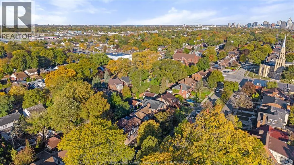 2163 VICTORIA
