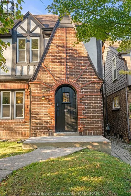 2163 VICTORIA