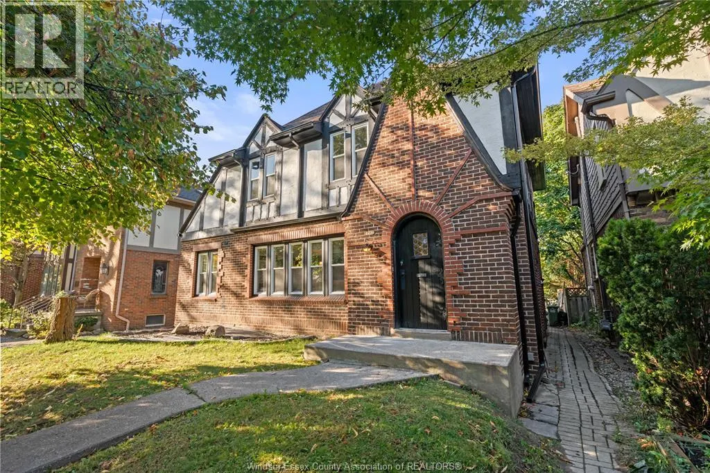 2163 VICTORIA