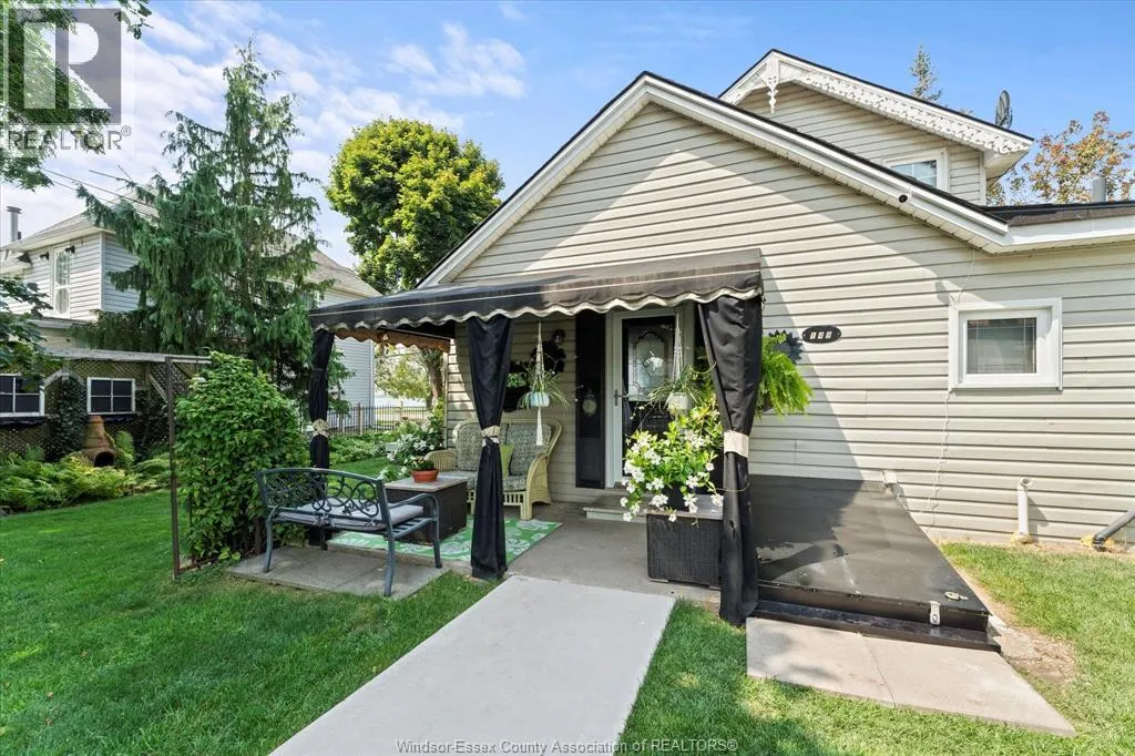 149 SANDWICH STREET North