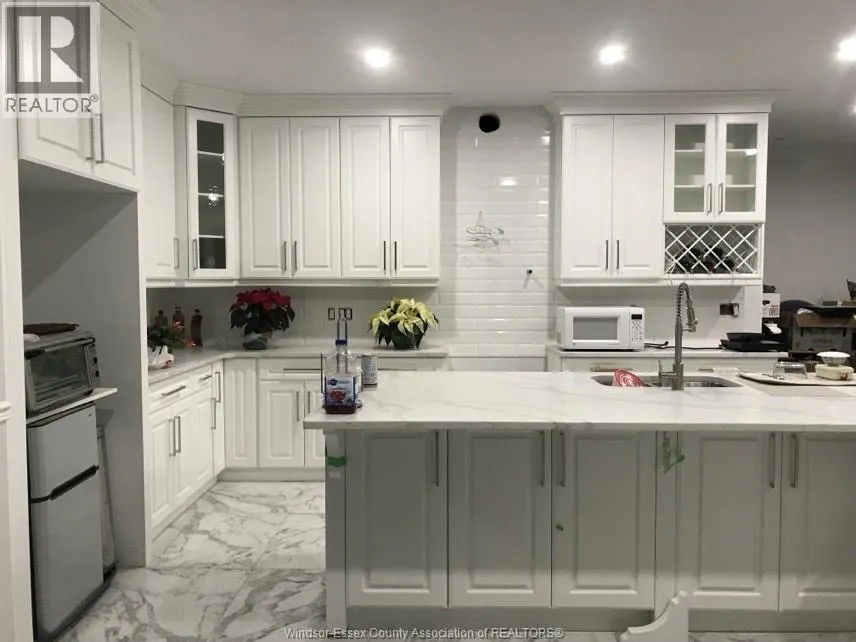 735 CABANA ROAD West
