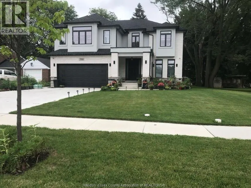 735 CABANA ROAD West