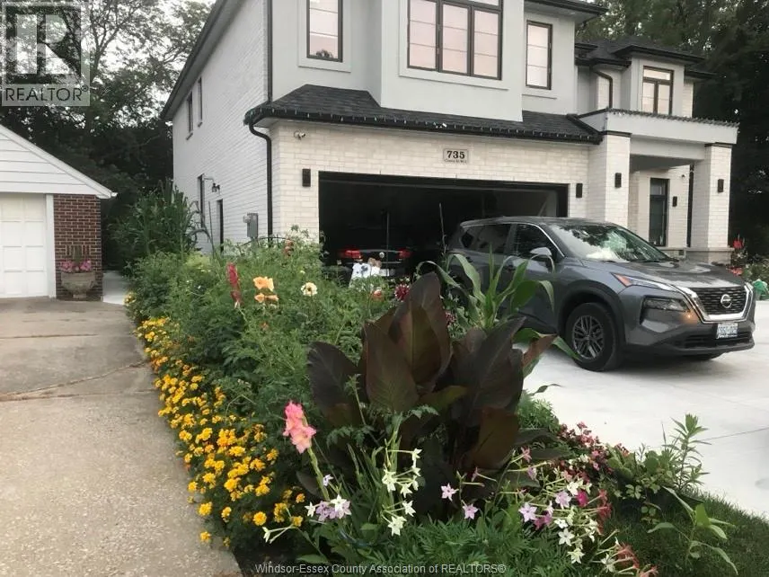 735 CABANA ROAD West