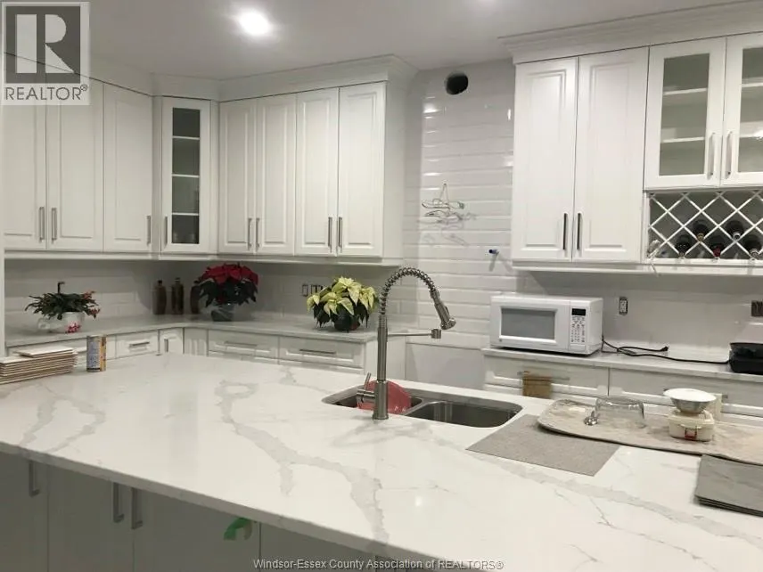 735 CABANA ROAD West
