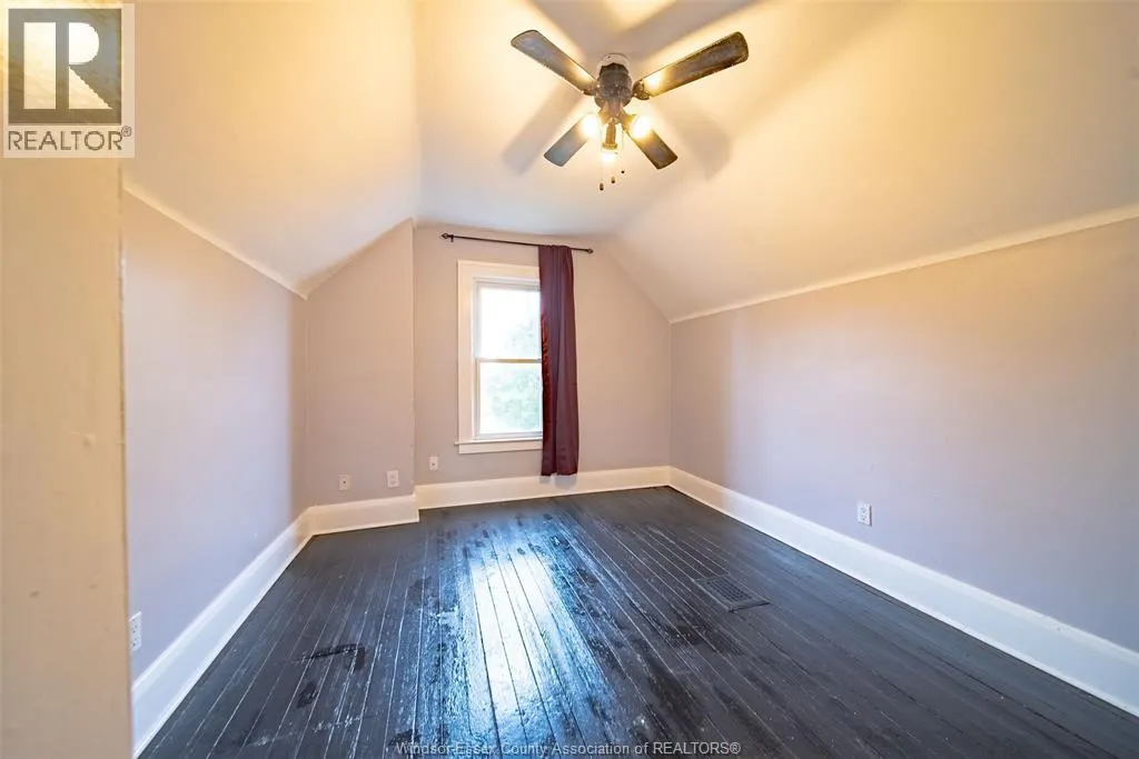 1157 GLADSTONE AVENUE