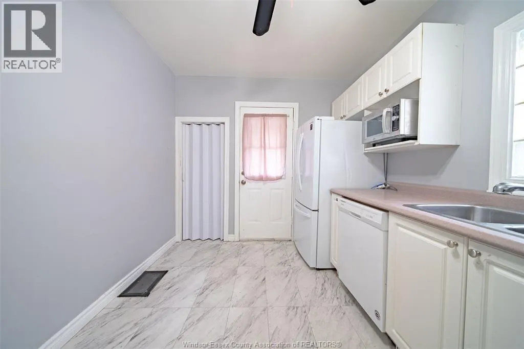 1157 GLADSTONE AVENUE