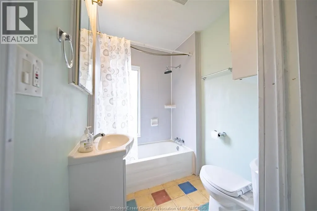 1157 GLADSTONE AVENUE