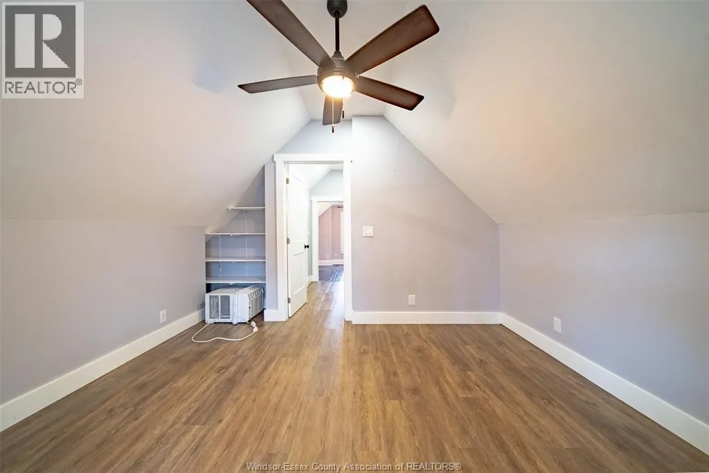 1157 GLADSTONE AVENUE