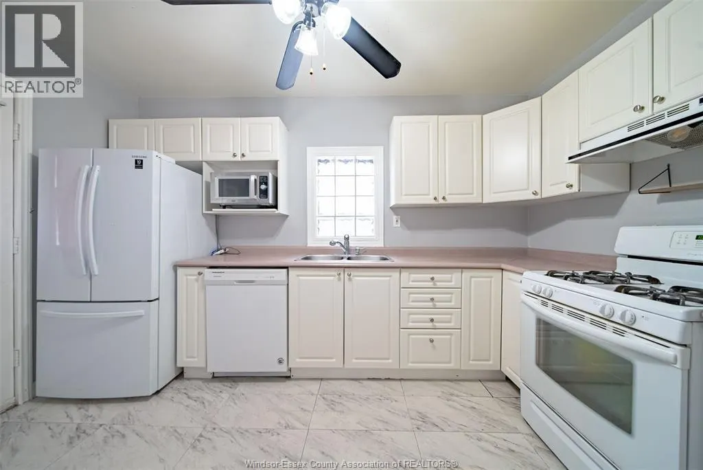 1157 GLADSTONE AVENUE