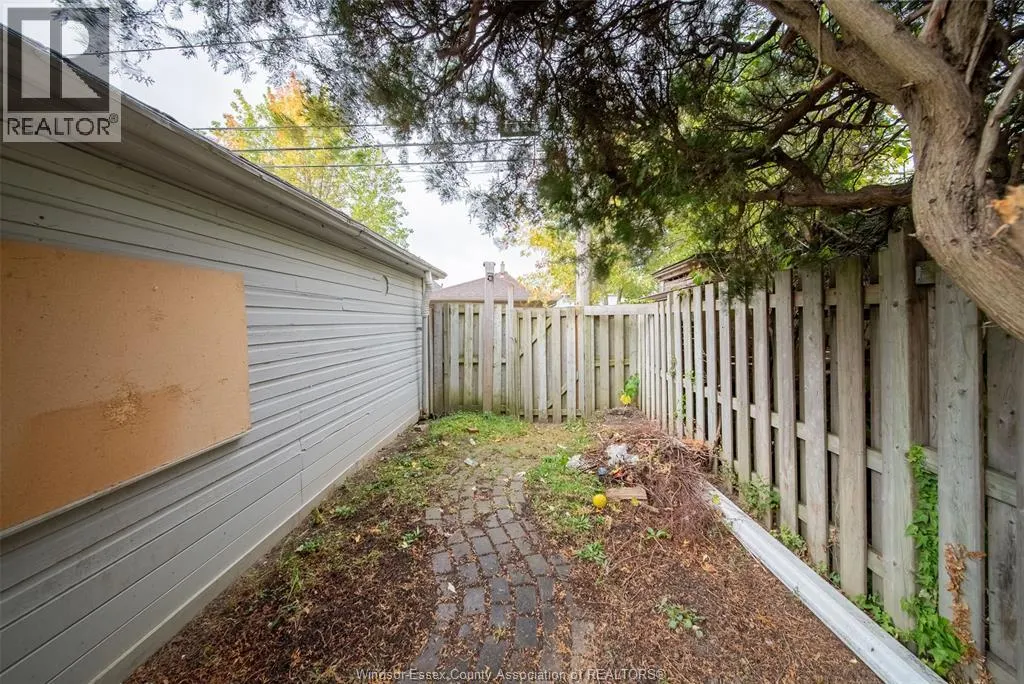 1157 GLADSTONE AVENUE