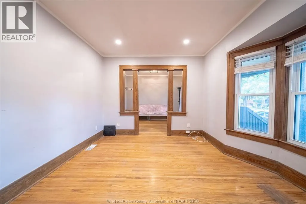 1157 GLADSTONE AVENUE