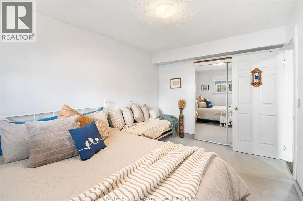 102 Robson ROAD