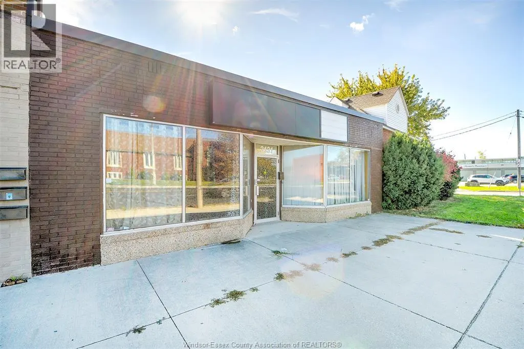 3131 TECUMSEH ROAD East
