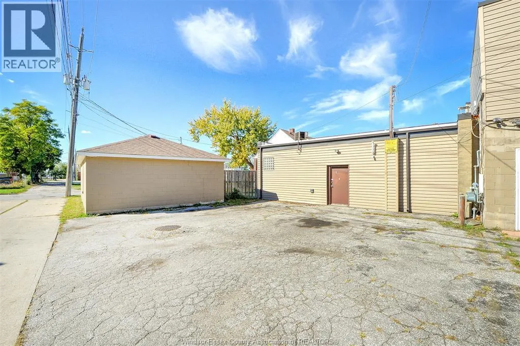 3131 TECUMSEH ROAD East