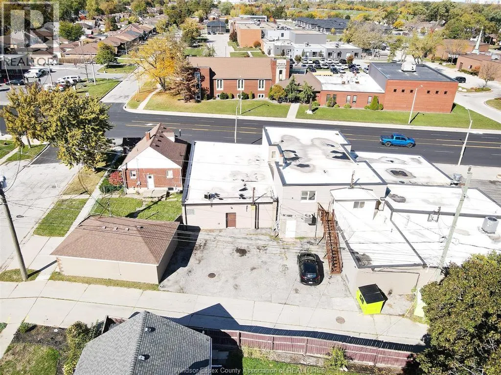 3131 TECUMSEH ROAD East