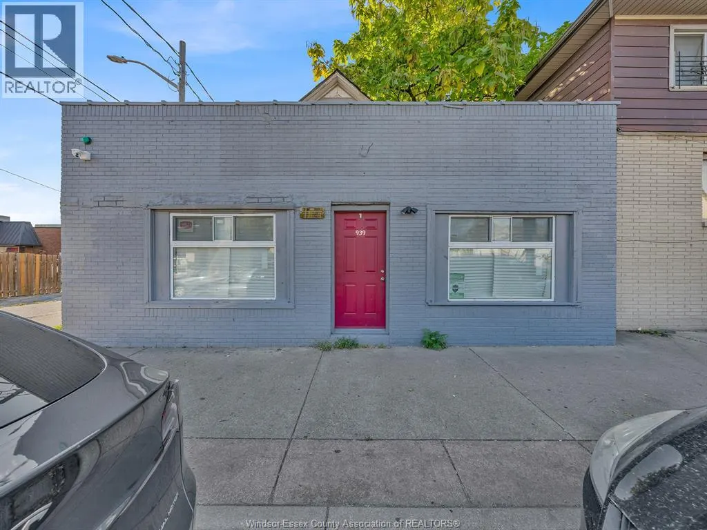 939 WYANDOTTE STREET East