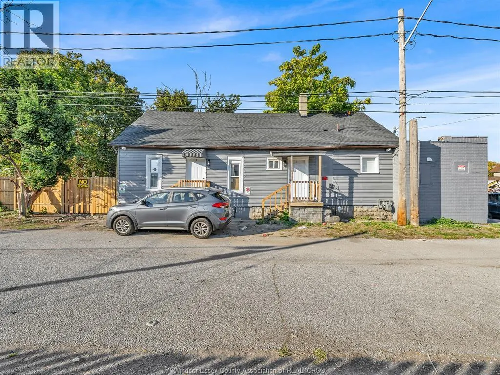 939 WYANDOTTE STREET East