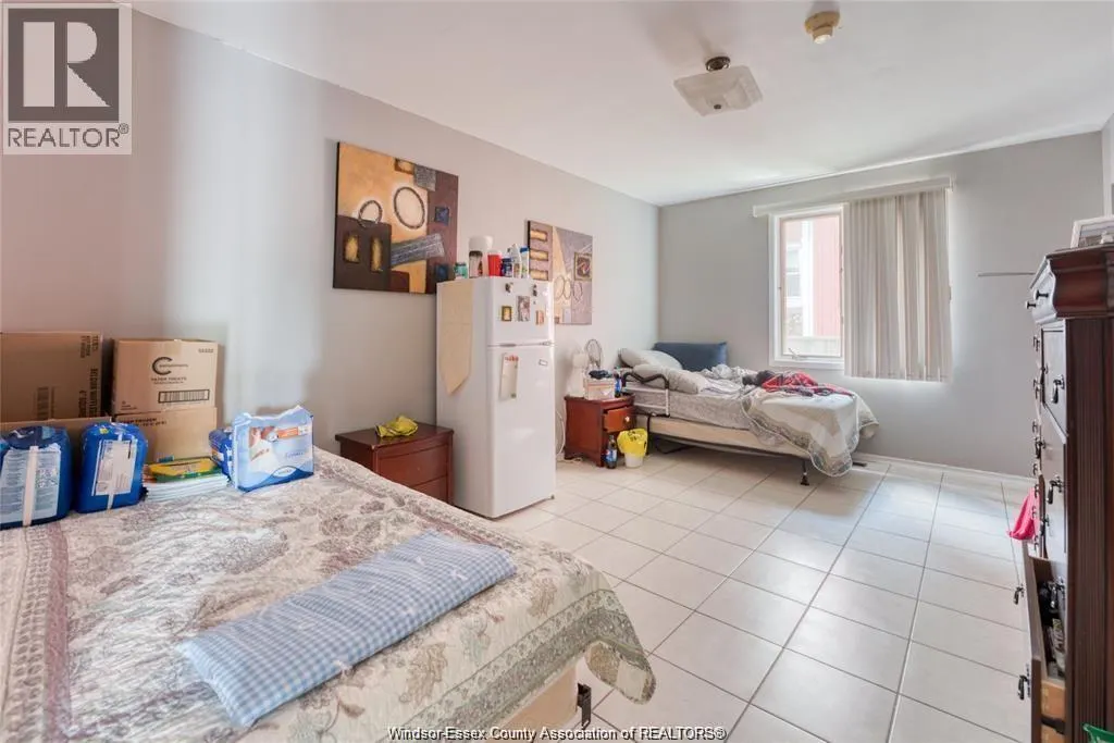 122 Talbot STREET South