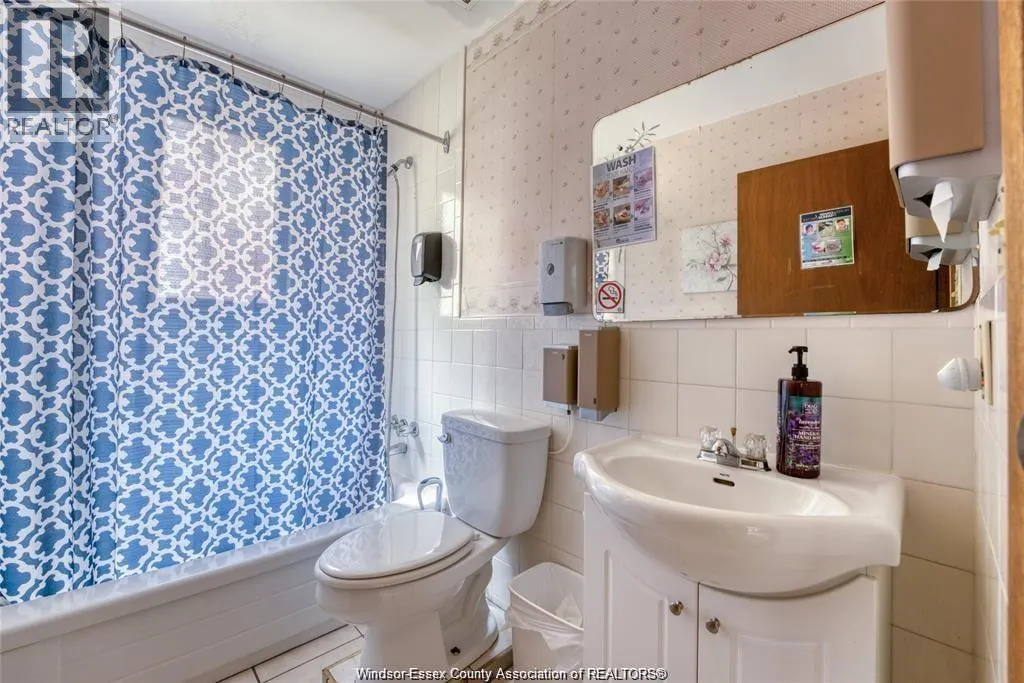 122 Talbot STREET South