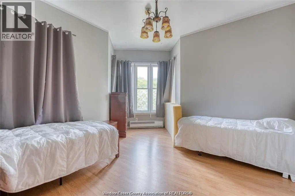 122 Talbot STREET South