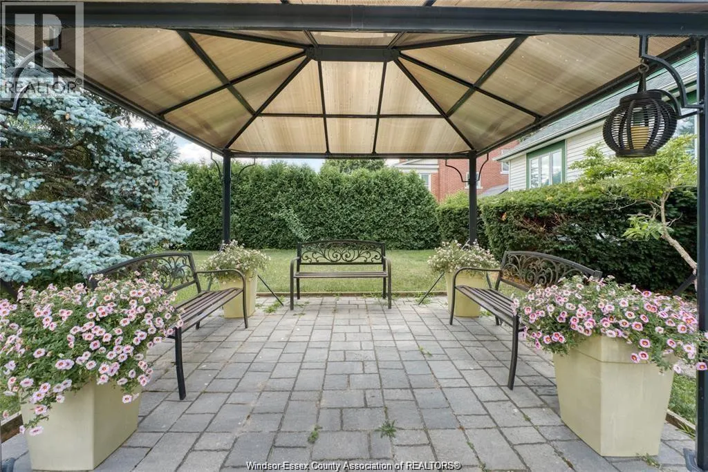 122 Talbot STREET South