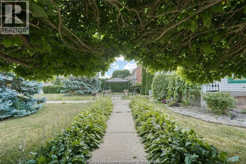 122 Talbot STREET South