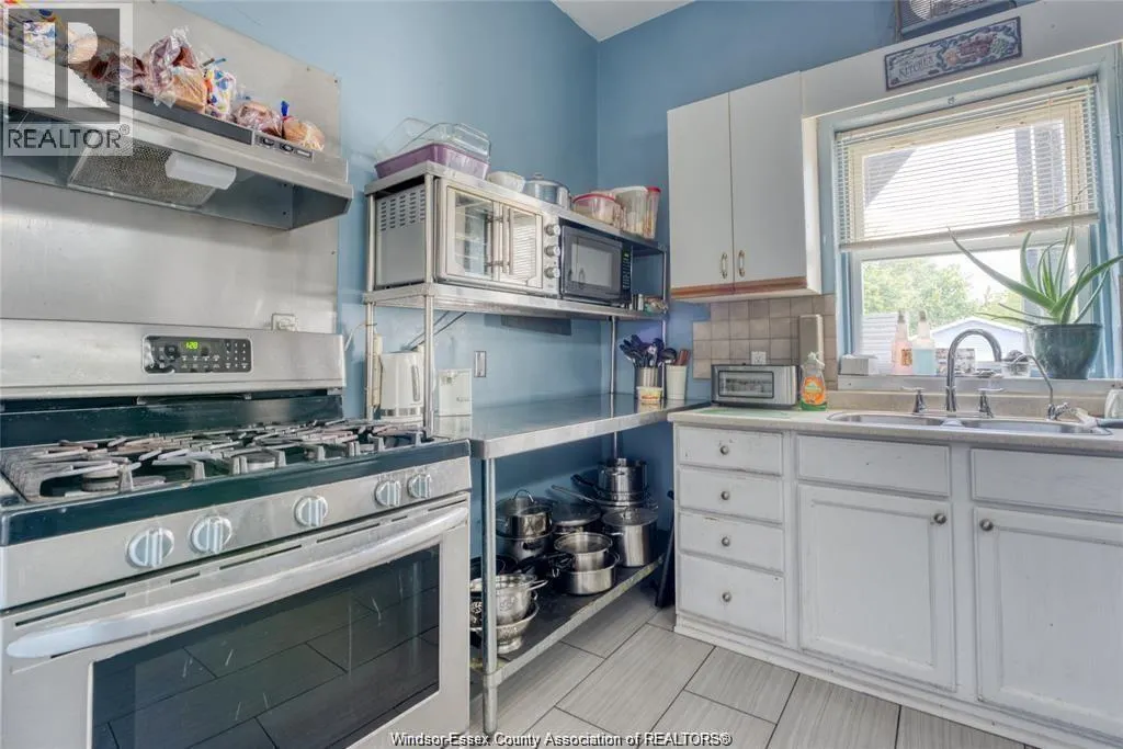 122 Talbot STREET South