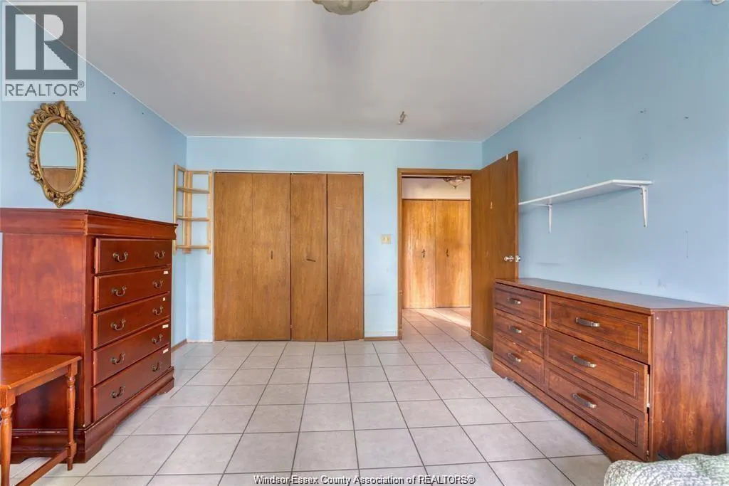 122 Talbot STREET South