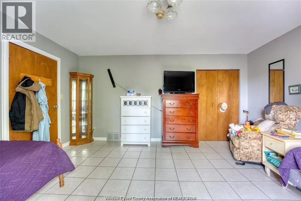 122 Talbot STREET South