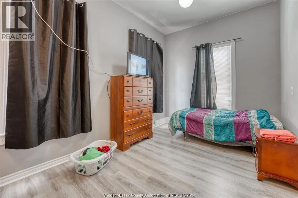 122 Talbot STREET South