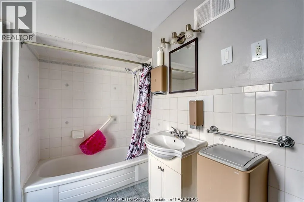 122 Talbot STREET South