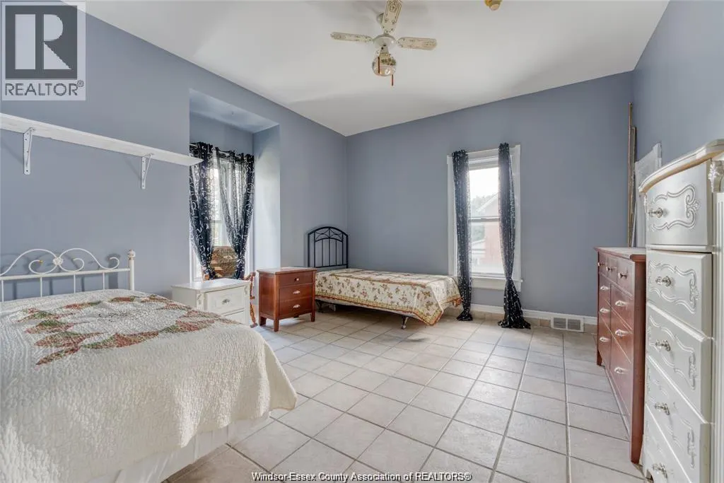 122 Talbot STREET South