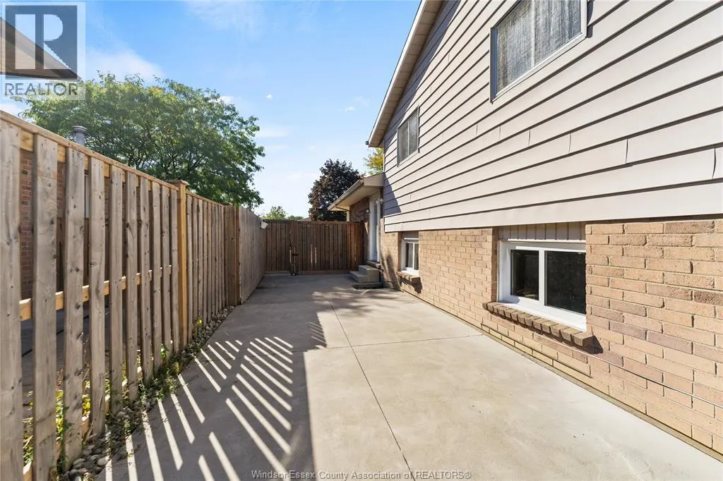 1626 COURTLAND CRESCENT