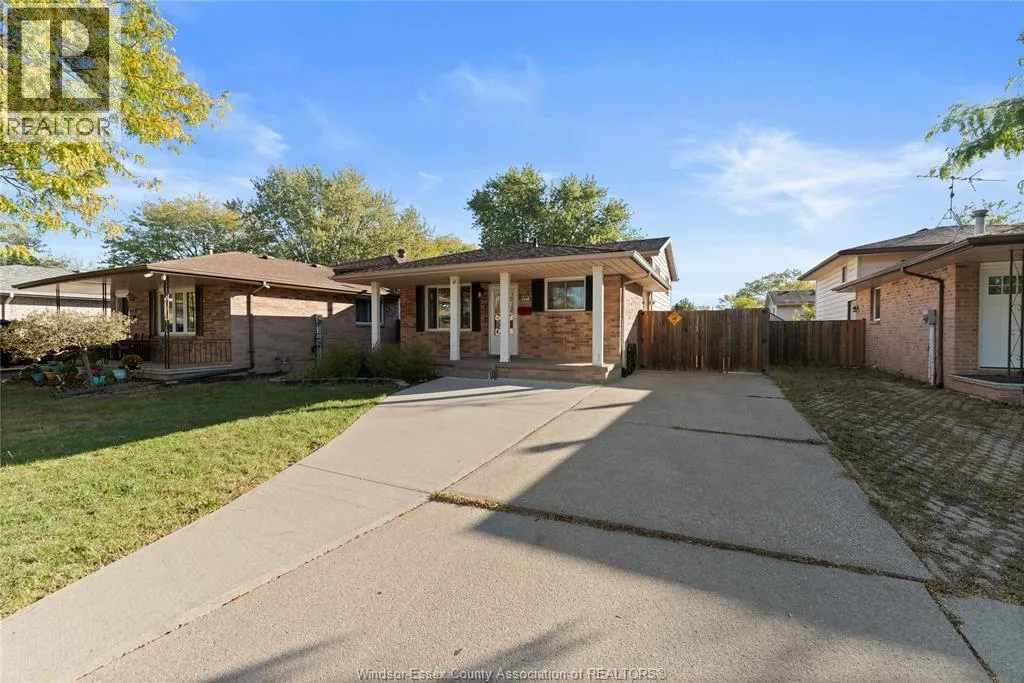 1626 COURTLAND CRESCENT