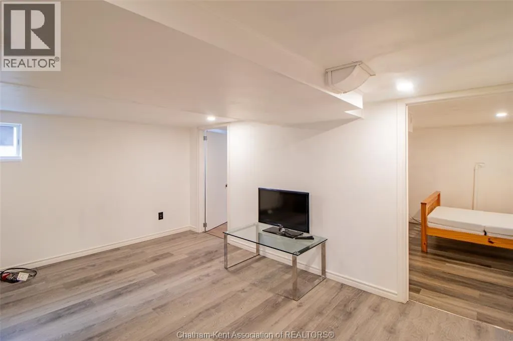 33 Wilson AVENUE