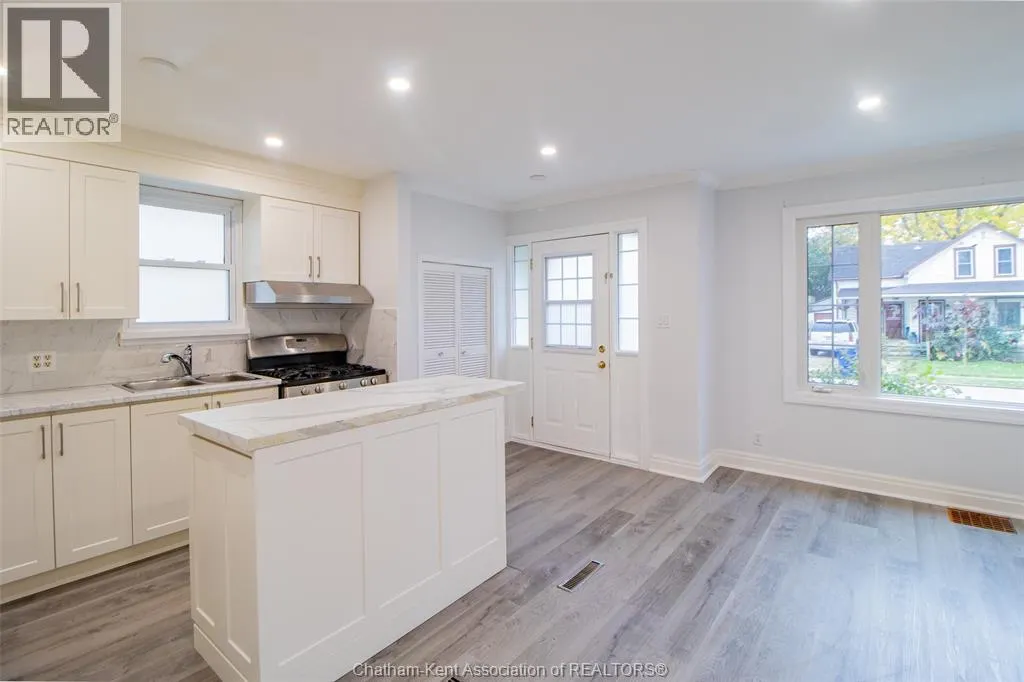 33 Wilson AVENUE