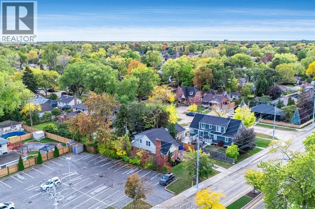 6245 Wyandotte STREET East