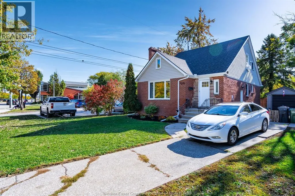 6245 Wyandotte STREET East