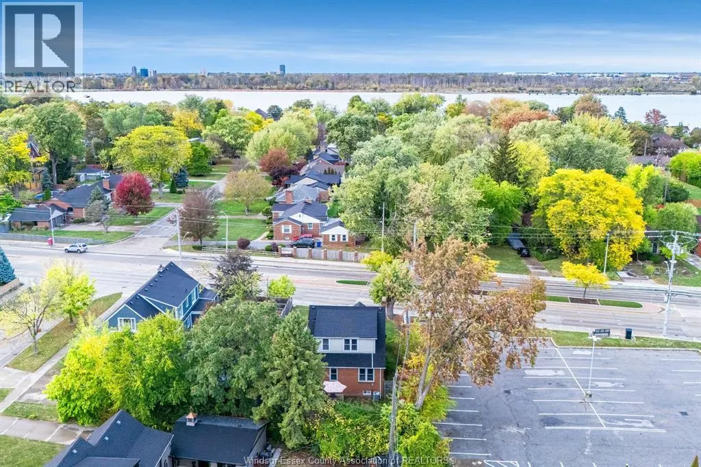 6245 Wyandotte STREET East