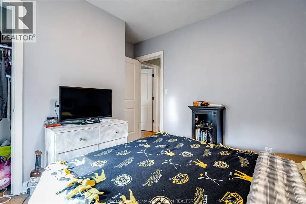 6245 Wyandotte STREET East