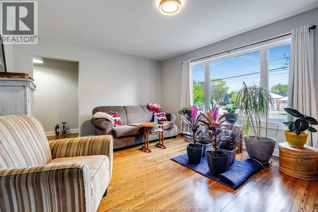 6245 Wyandotte STREET East