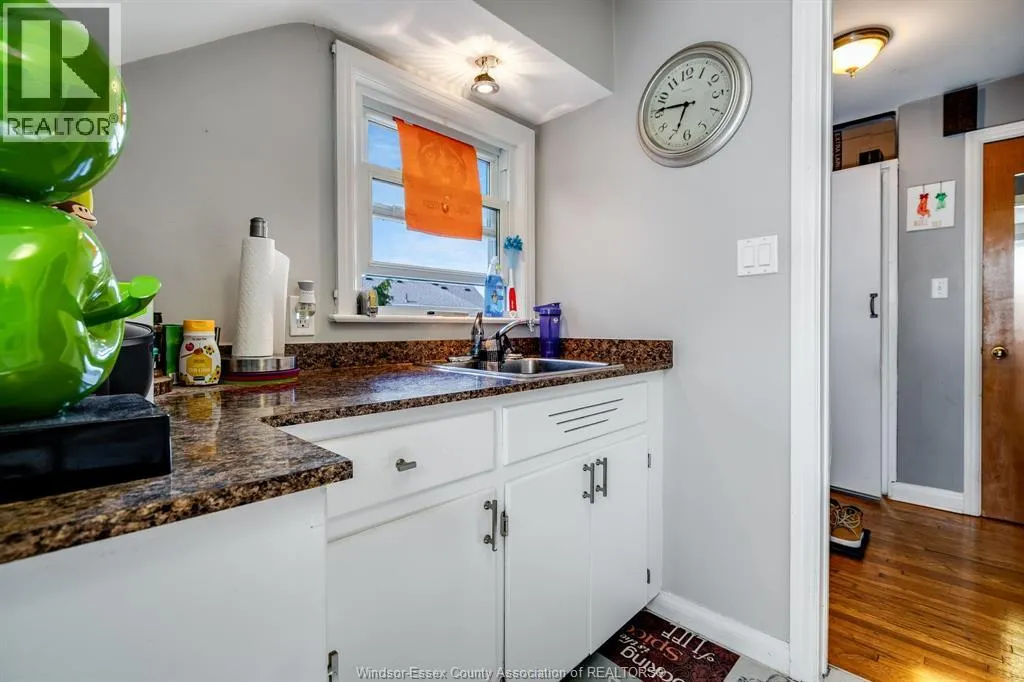 6245 Wyandotte STREET East