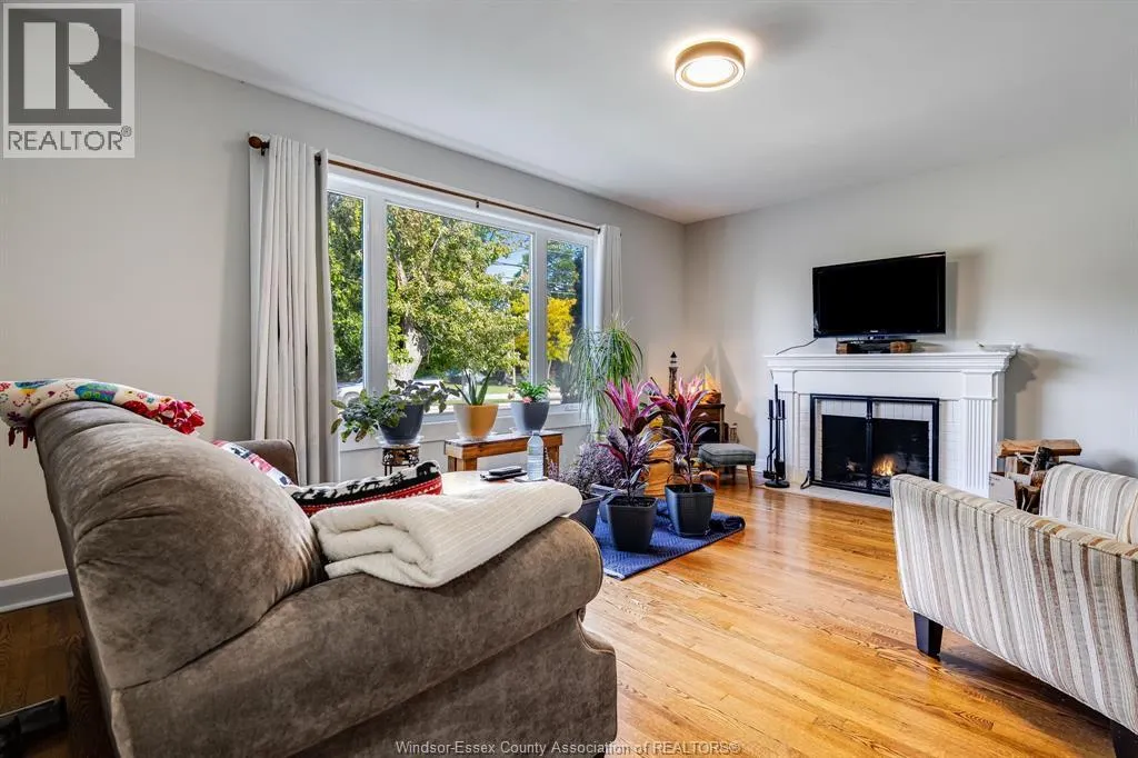 6245 Wyandotte STREET East