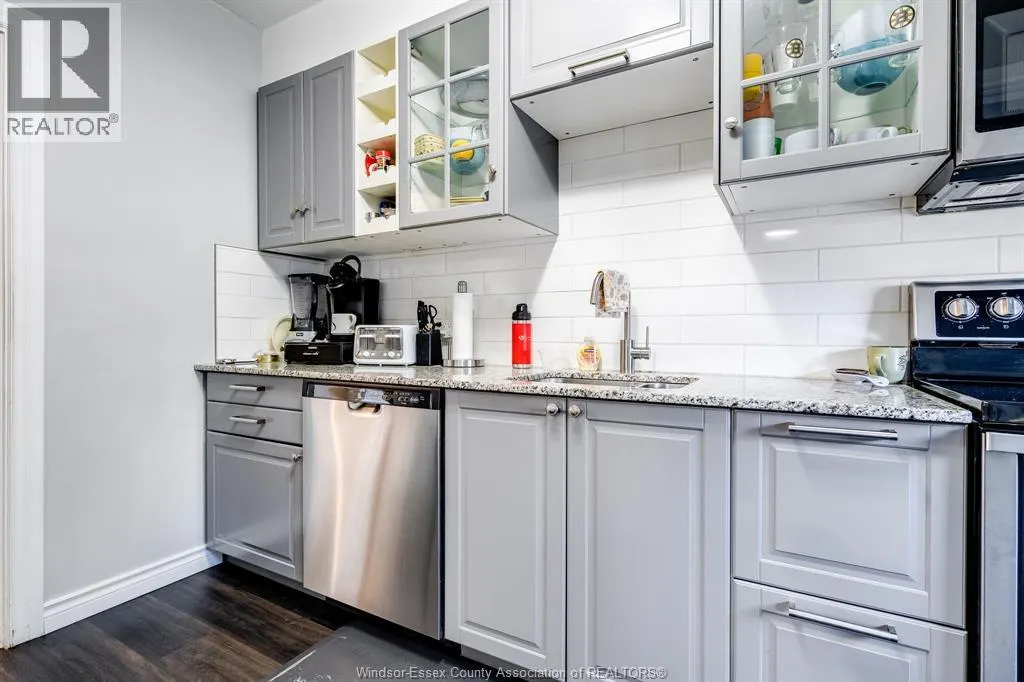 6245 Wyandotte STREET East