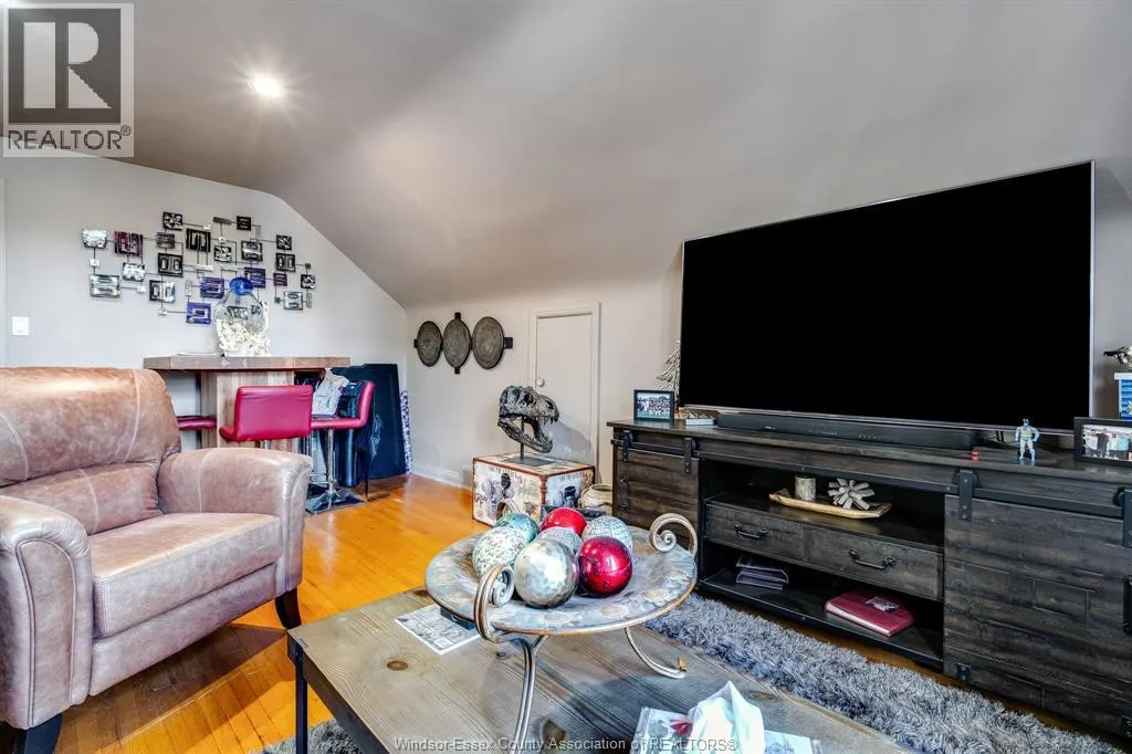 6245 Wyandotte STREET East