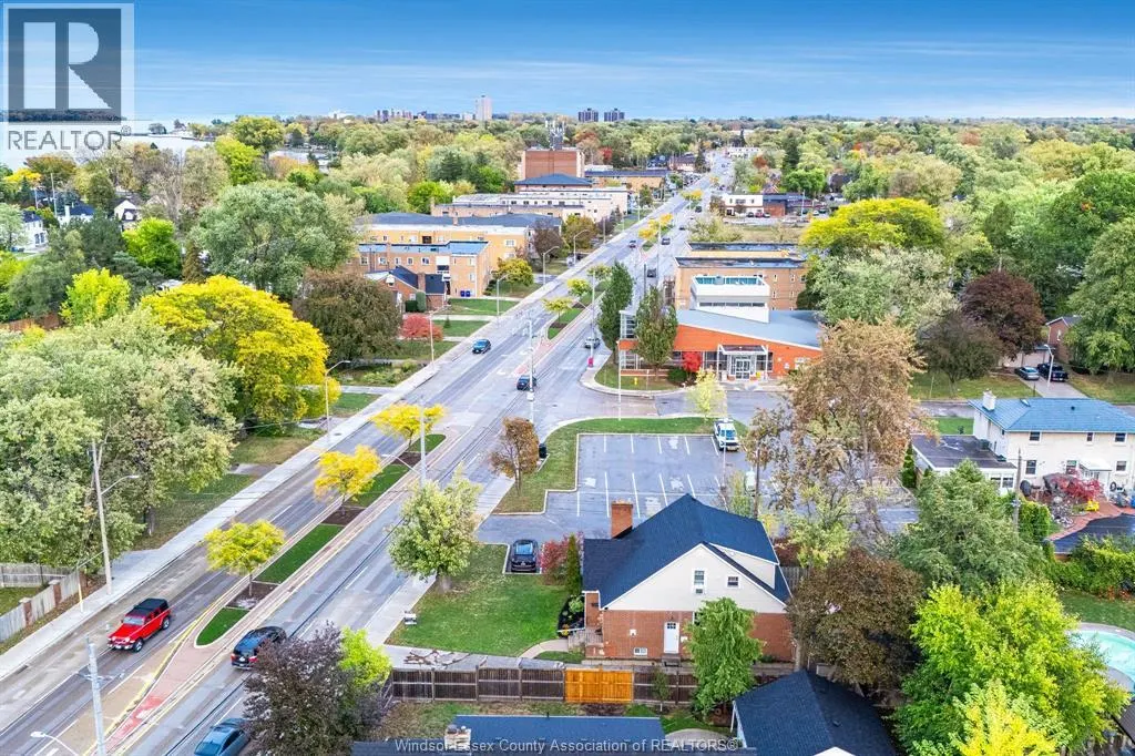 6245 Wyandotte STREET East