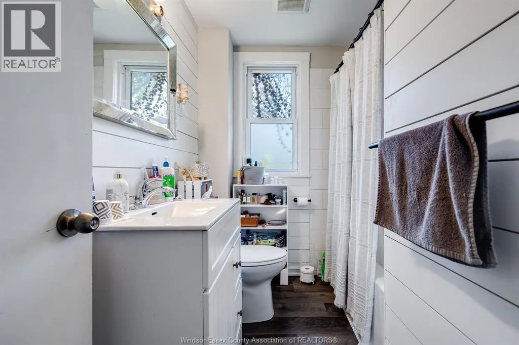 6245 Wyandotte STREET East